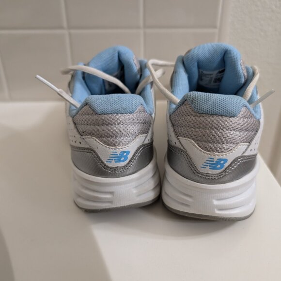 New Balance Women's 409 Leather Trainer Sneakers White Baby Blue WX409WB3 Size 8 - Picture 4 of 11